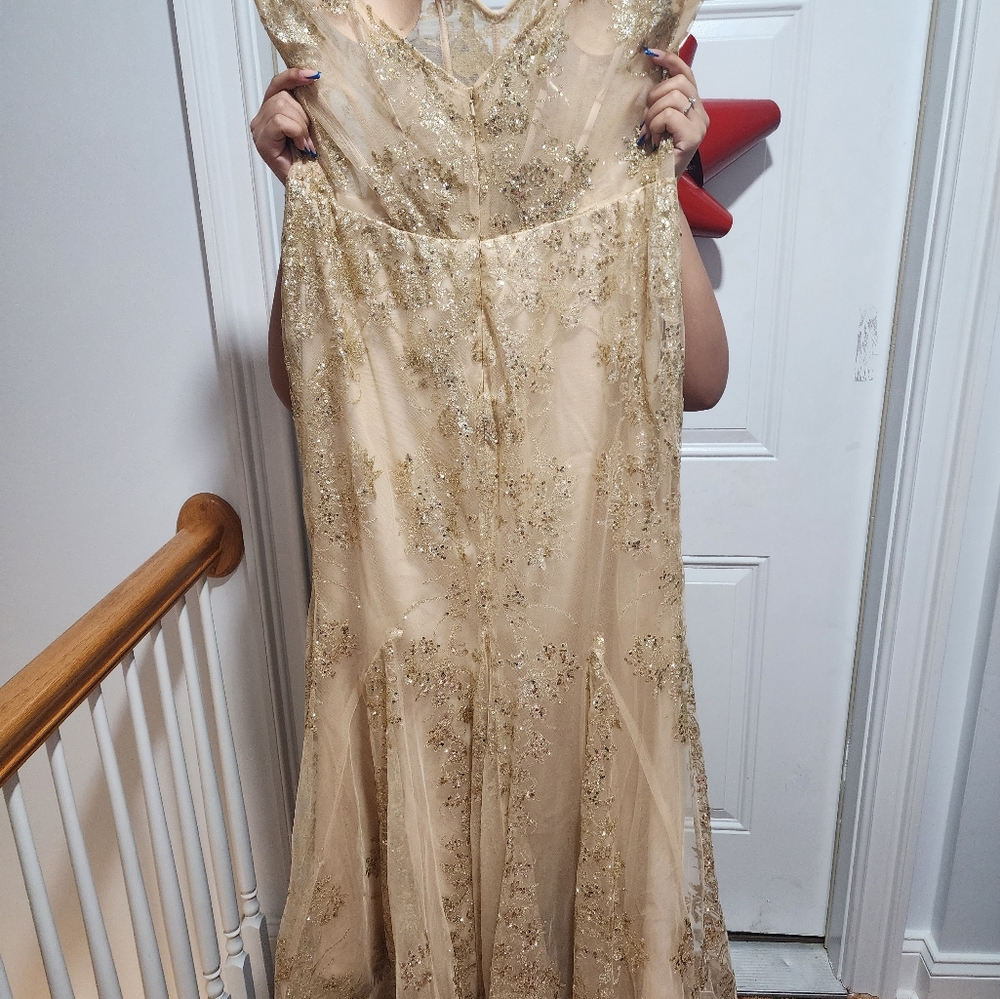 Dress - Picture 2 of 2